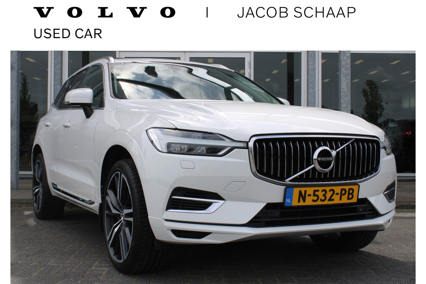 Volvo XC60 - T8 Automaat Twin Engine AWD Inscription | Head-Up | Pano-dak | Trekhaak | Verw. stoel & st - AutoWereld.nl