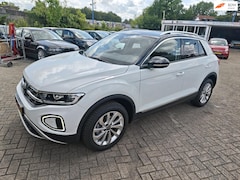 Volkswagen T-Roc - 1.5 TSI Life Edition automaat- IQ Light -BTW aftrekbaar