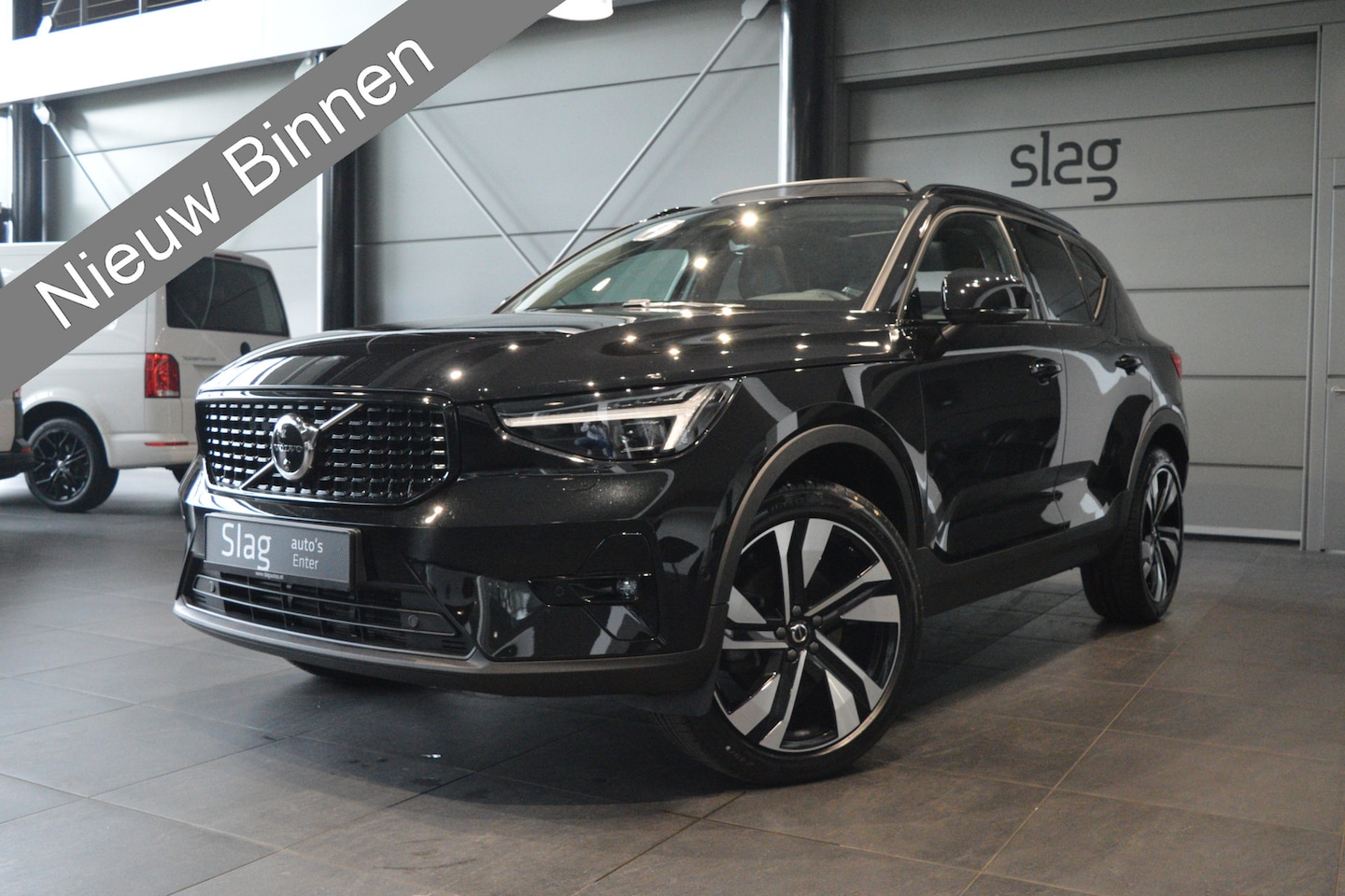 Volvo XC40 - 2.0 B3 Plus Dark leer pano camera harman kardon 20 inch !! - AutoWereld.nl