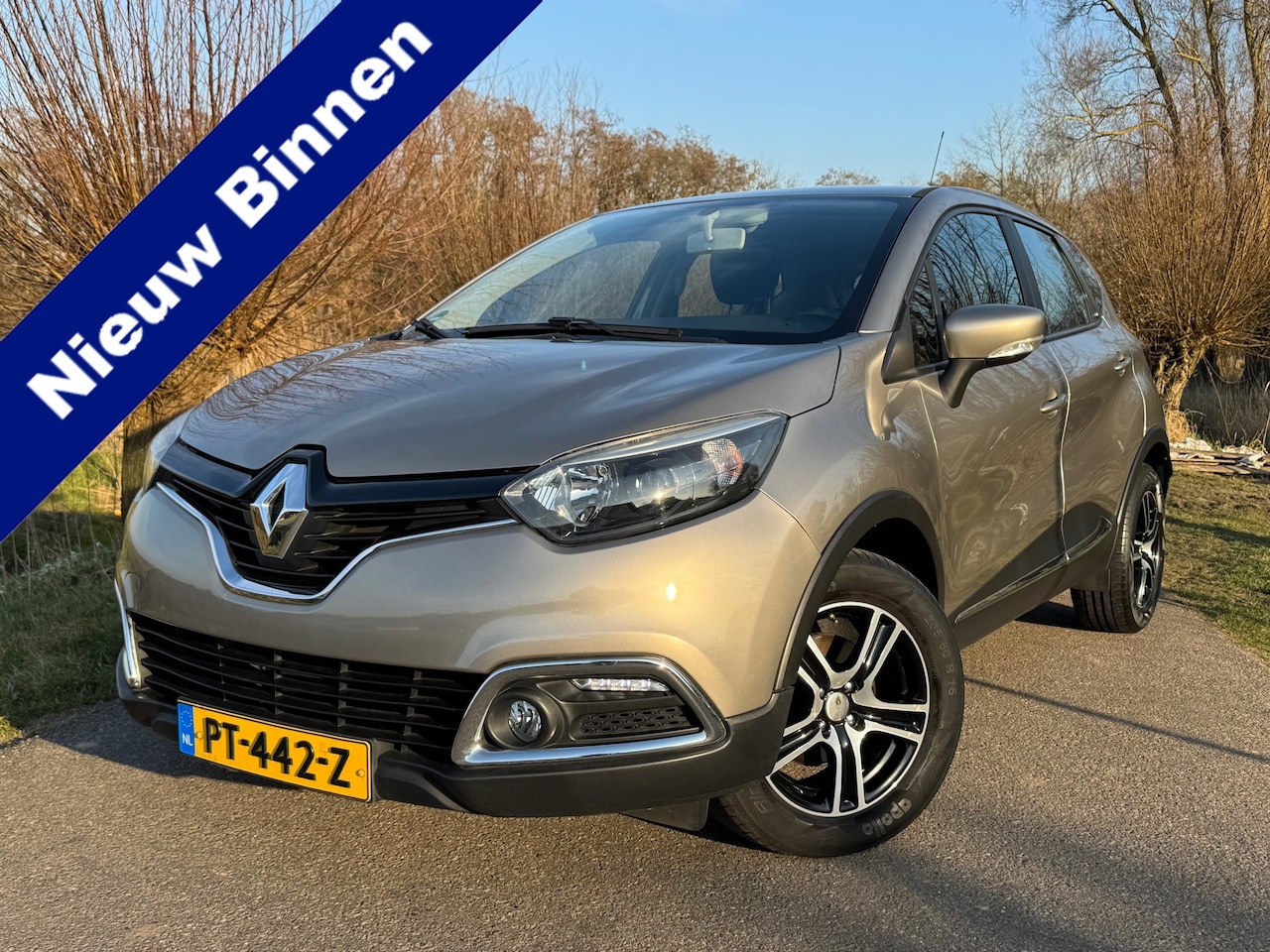 Renault Captur - 1.2 TCe Dynamique / Automaat / Navigatie / Camera / Airco / LM Velgen / Trekhaak / - AutoWereld.nl