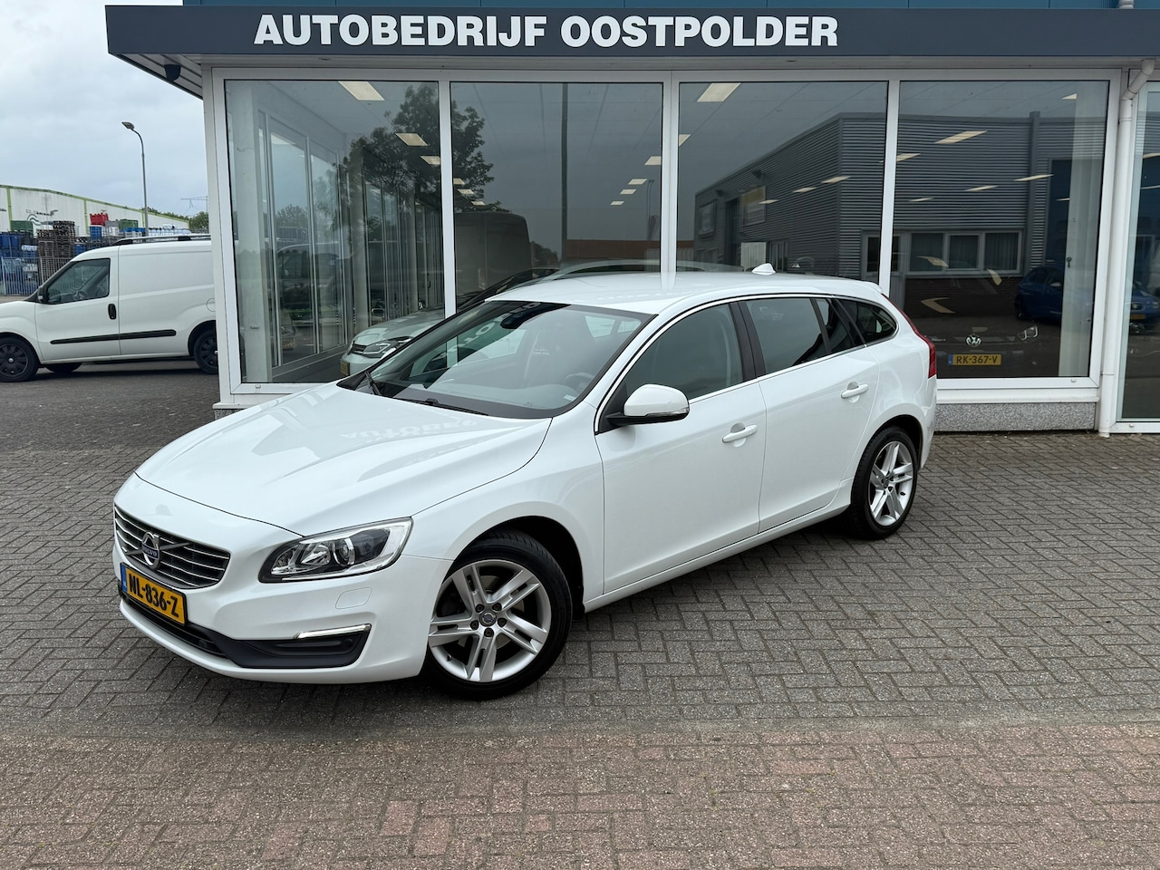 Volvo V60 - 1.5 T2 Momentum 1.5 T2 Momentum - AutoWereld.nl