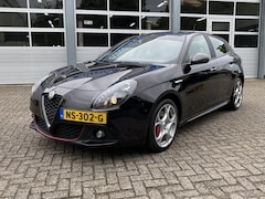 Alfa Romeo Giulietta - 1.4 T Org.NL/Autmaat/Leder/18inch/PdcAchter/6maand garantie