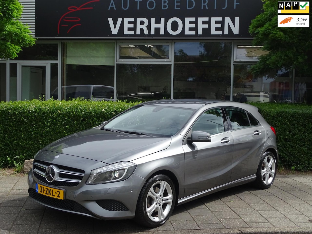 Mercedes-Benz A-klasse - 180 Ambition - KUIPSTOELEN - CARPLAY - PARKEERCAMERA - NAVIGATIE - XENON - NAP KM STAND - - AutoWereld.nl