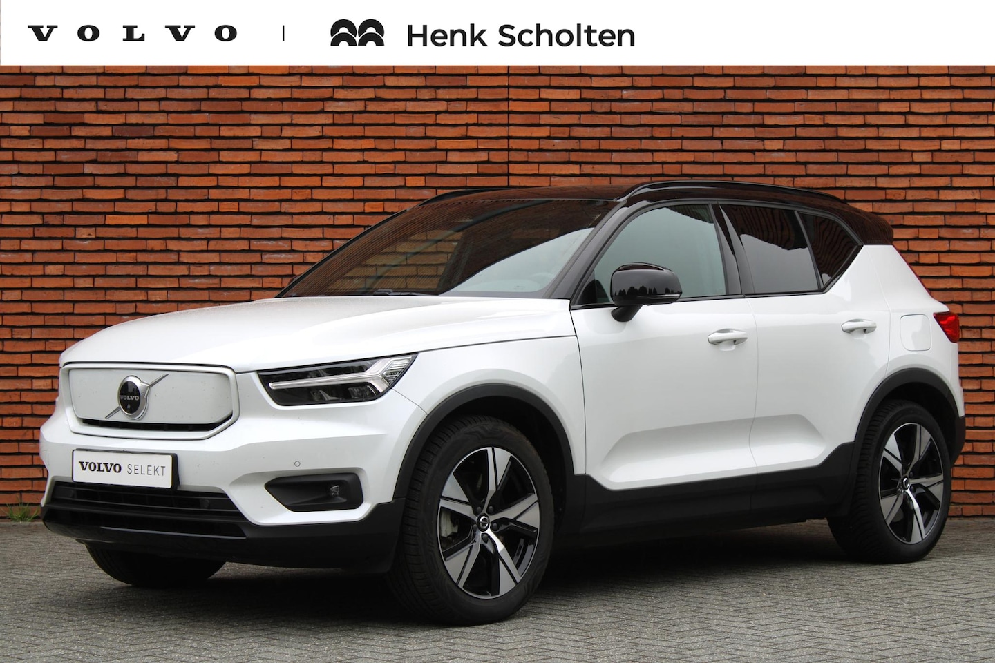 Volvo XC40 - Recharge P8 AWD R-Design | Panoramadak | 360 Graden Camera | Extra Getint Glas | BLIS Dode - AutoWereld.nl