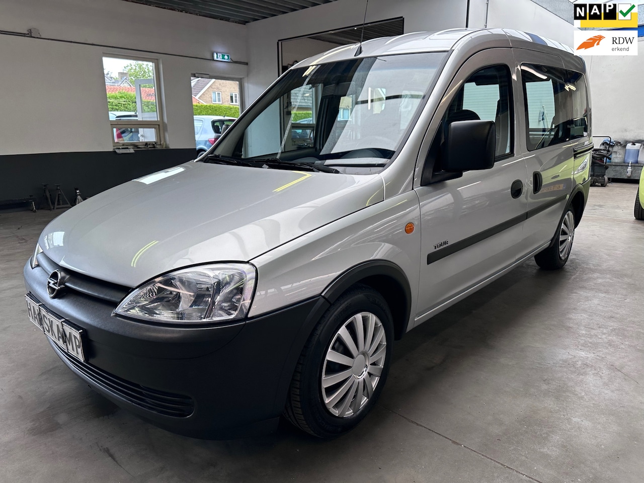 Opel Tour - 1.6 Comfort|Airco|PDC|Centraal - AutoWereld.nl
