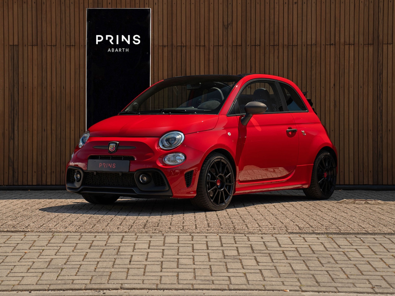 Abarth 595 - C Turismo | Leder | CarPlay | Rosso Officina | Navi - AutoWereld.nl