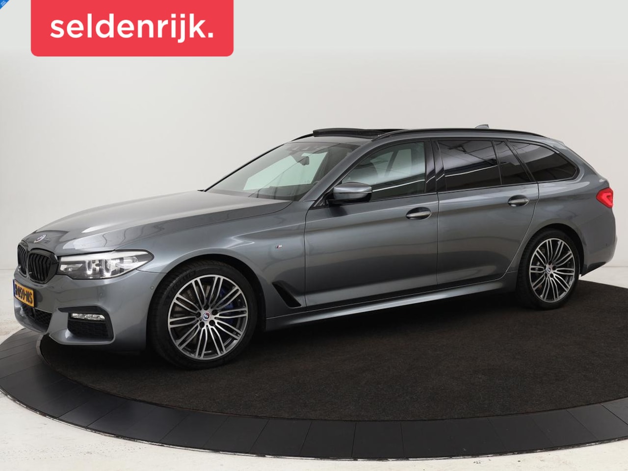 BMW 5-serie Touring - 540d xDrive M Sport | Panoramadak | Head-Up | Adaptive cruise | Carplay | Alcantara | Harm - AutoWereld.nl