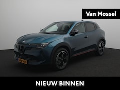 Alfa Romeo Junior - Elettrica Speciale 54 kWh | Full Matrix koplampen | 360 parkeersensoren | Apple & android