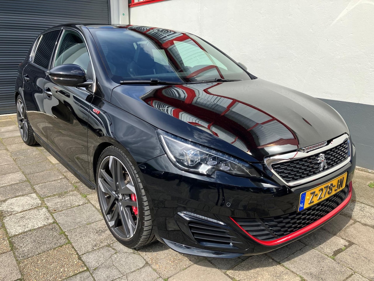 Peugeot 308 - 1.6 e-THP GTi 270 1.6 e-THP GTi 270 - AutoWereld.nl