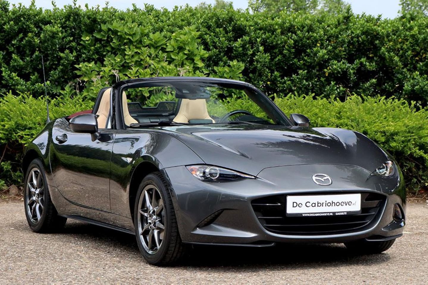 Mazda MX-5 - ND 1.5l SkyActiv-G 131 GT-M Machine Gray Metallic - Sakura - AutoWereld.nl
