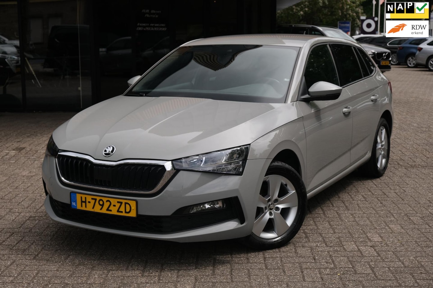 Skoda Scala - 1.0 TSI Sport Business/Kuipstoelen/Sportpakket/Clima/Carplay/Draadloos opladen/Cruise/PDC - AutoWereld.nl