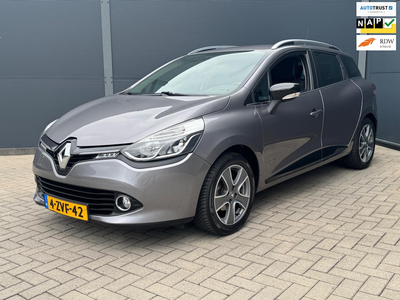 Renault Clio Estate - 0.9 TCe Night&Day / 95.000 Nap / Navi - AutoWereld.nl