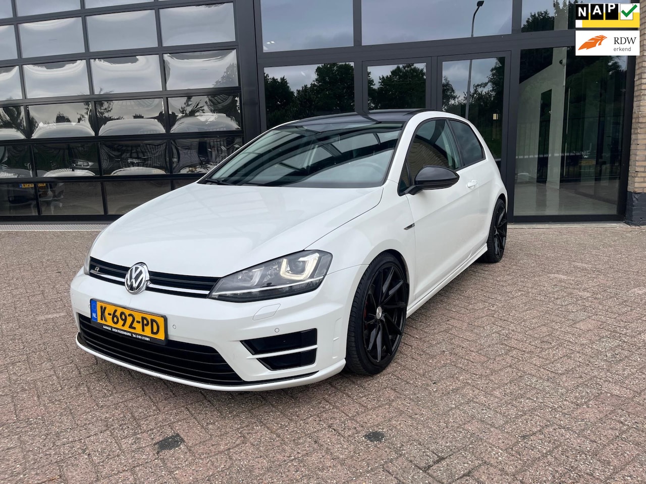 Volkswagen Golf - 1.2 TSI Trendline 1.2 TSI Trendline, R-Line uitgevoerd, Panodak, Navi - AutoWereld.nl