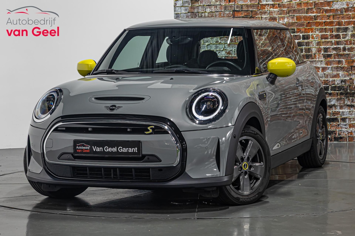 MINI Mini-Electric - MINI Electric S 33 kWh I Navi I Stoelverwarming I Achteruitrij camera - AutoWereld.nl