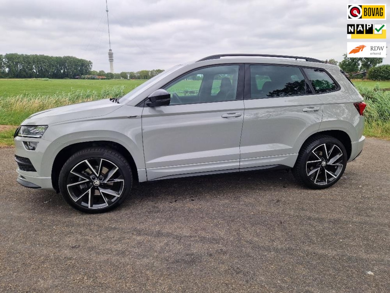 Skoda Karoq - 1.5 TSI ACT Sportline Business 1.5 TSI ACT Sportline Business, leder int, dealer onderh. - AutoWereld.nl