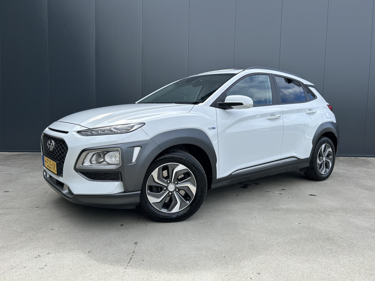 Hyundai Kona - 1.6 GDI HEV Fashion OPEN DAK HEAD ADAPT CRUISE CAMERA LED NAVI ECC TREKHAAK - AutoWereld.nl