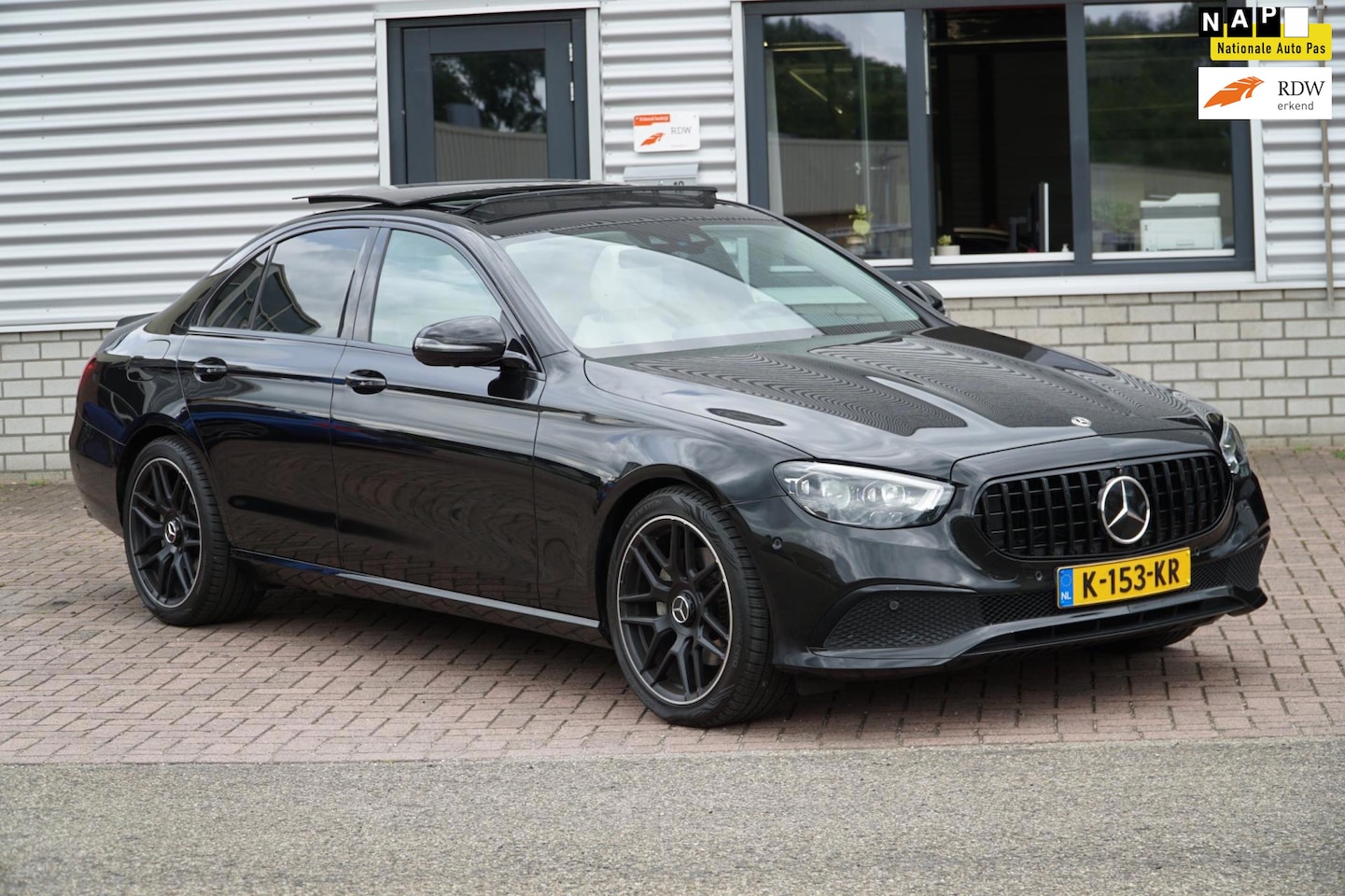 Mercedes-Benz E-klasse - 200 Solution Luxury PANORAMADAK - AutoWereld.nl