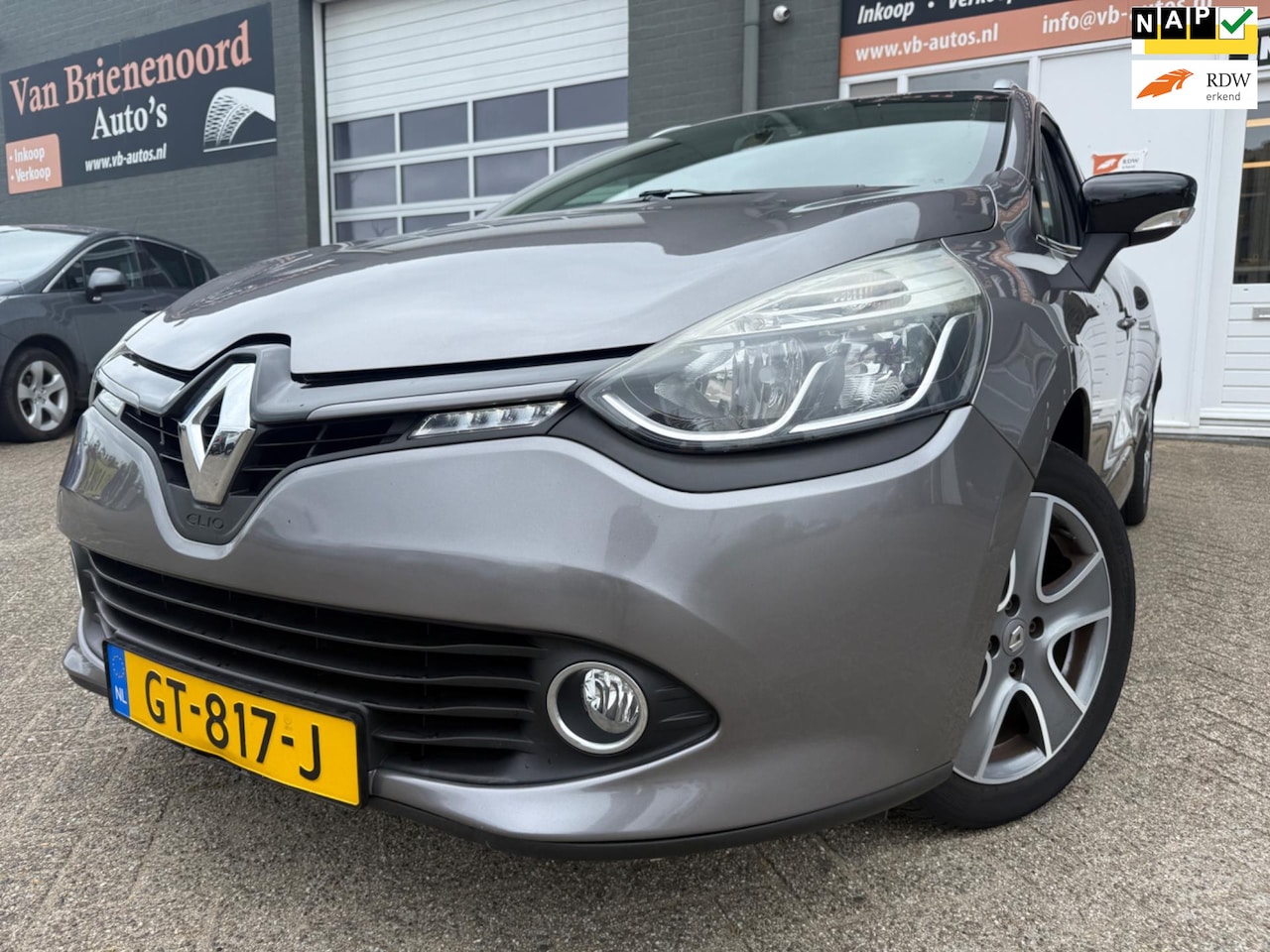 Renault Clio Estate - 0.9 TCe Night&Day met parkeersensoren en navigatie en bluetooth telefoon / media en airco - AutoWereld.nl