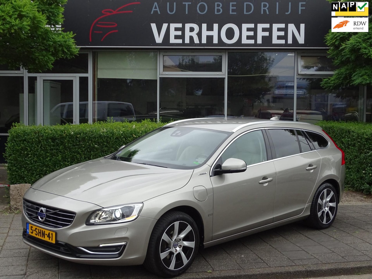 Volvo V60 - 2.4 D6 AWD Plug-In Hybrid Summum - XENON - STOEL VERW - LANE ASSIST - BLIS !! - AutoWereld.nl
