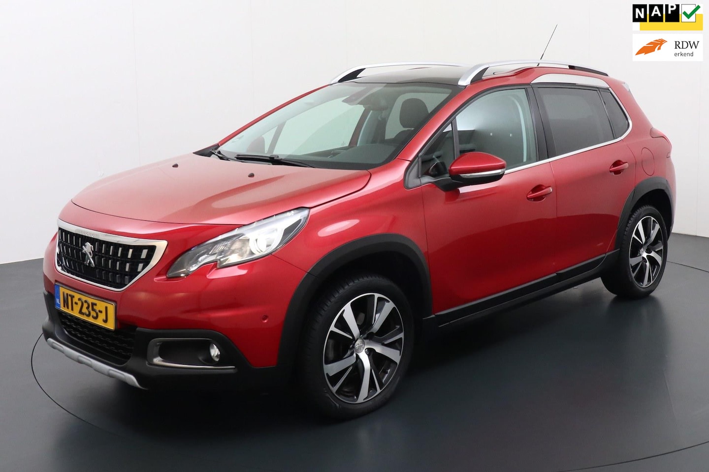 Peugeot 2008 - 1.2 PureTech GT-line panoramadak, navigatie, airco, trekhaak - AutoWereld.nl