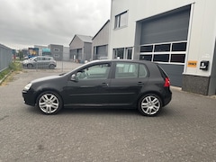 Volkswagen Golf - 1.6 FSI Trendline