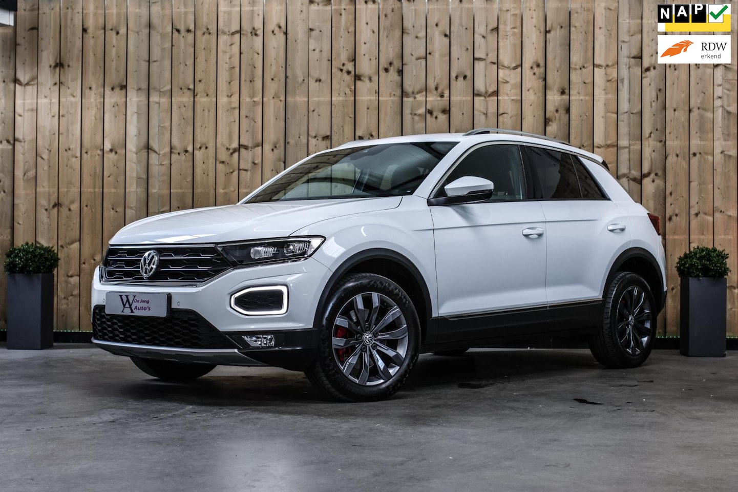 Volkswagen T-Roc - 1.5 TSI Sport *Virtual*Led*DSG*Trekhaak*1e Eigenaar* - AutoWereld.nl