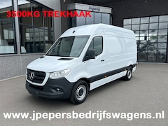 Mercedes-Benz Sprinter - 319 CDI L2 H2 3.0 V6 / 3500KG Trekhaak / 360 Camera / MBUX / Navigatie / Cruise control /