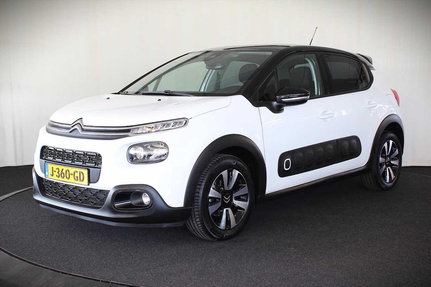 Citroën C3 - 1.2 PureTech 110pk EAT6 Business - AutoWereld.nl