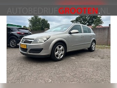 Opel Astra - 1.6 Business//Motor loopt op 2 cilinders