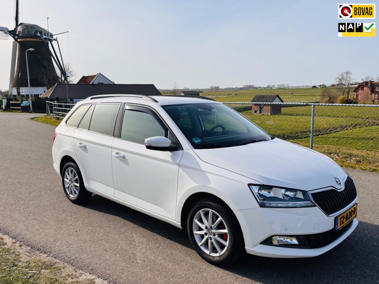 Skoda Fabia Combi - 1.0 TSI Style|AUTOMAAT|NETTE AUTO|TREKHAAK - AutoWereld.nl