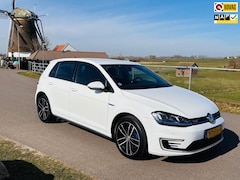 Volkswagen Golf - 1.4 TSI GTE Connected Series|Apple carplay|PDC voor en achter