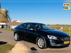 Volvo S60 - 1.5 T2 Polar+|Achteruitrijcamera|NAP|Dealer onderhouden|Stoelverwarming