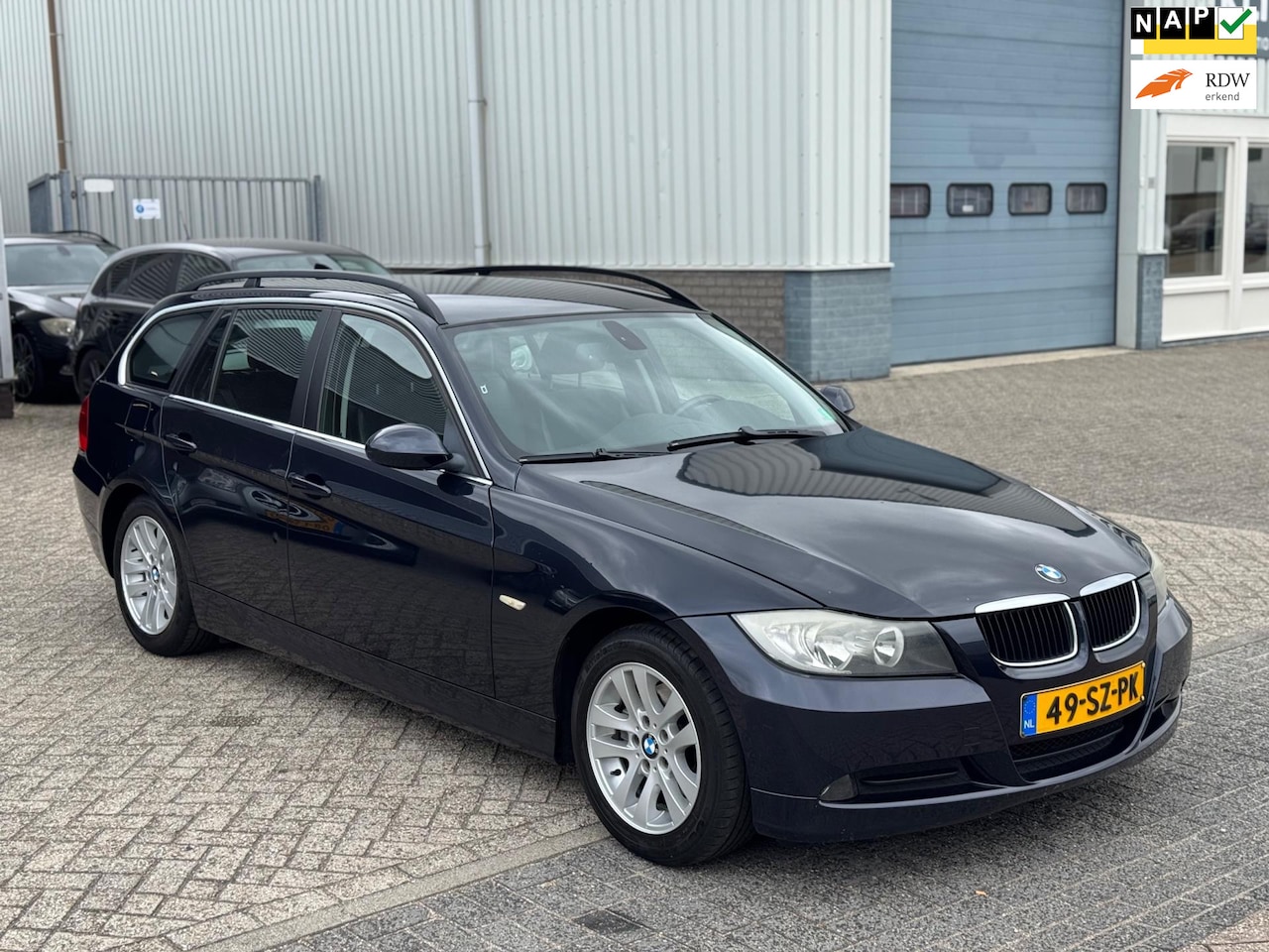 BMW 3-serie Touring - 318i High Executive AUT | Navi | Cruise | 2e Eig | Climate | Dealer Onderhouden - AutoWereld.nl