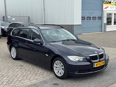 BMW 3-serie Touring - 318i High Executive AUT | Navi | Cruise | 2e Eig | Climate | Dealer Onderhouden