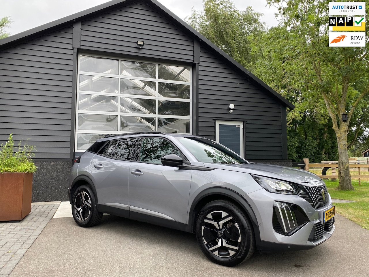 Peugeot 2008 - 1.2 PureTech 130 Allure 1e Eig. BTW-Auto ! Nieuw Model ! Full-Map Navigatie, Apple-Carplay - AutoWereld.nl