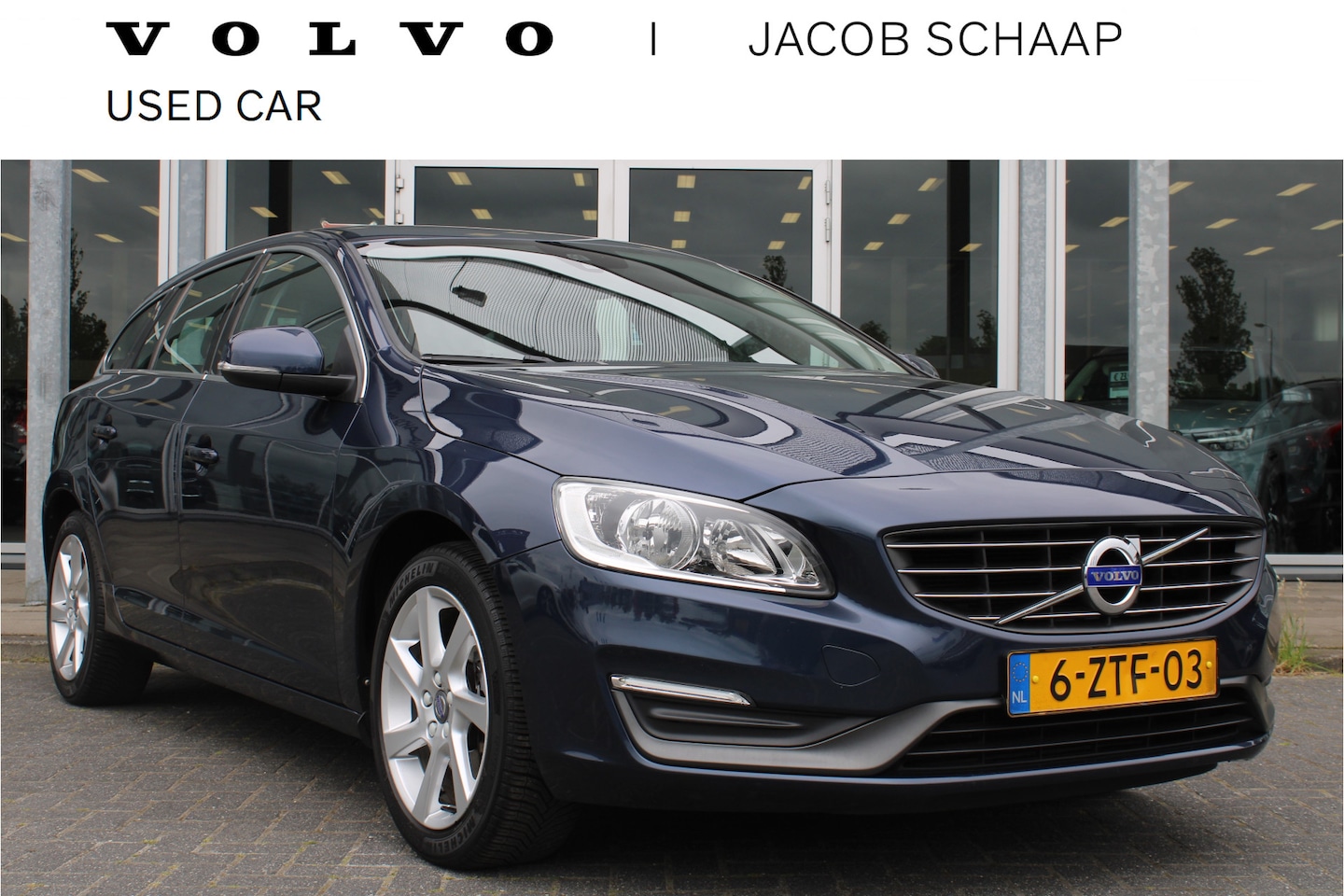 Volvo V60 - T3 Momentum | Trekhaak | Cruise Control | Climate control | Bluetooth | PDC achter - AutoWereld.nl