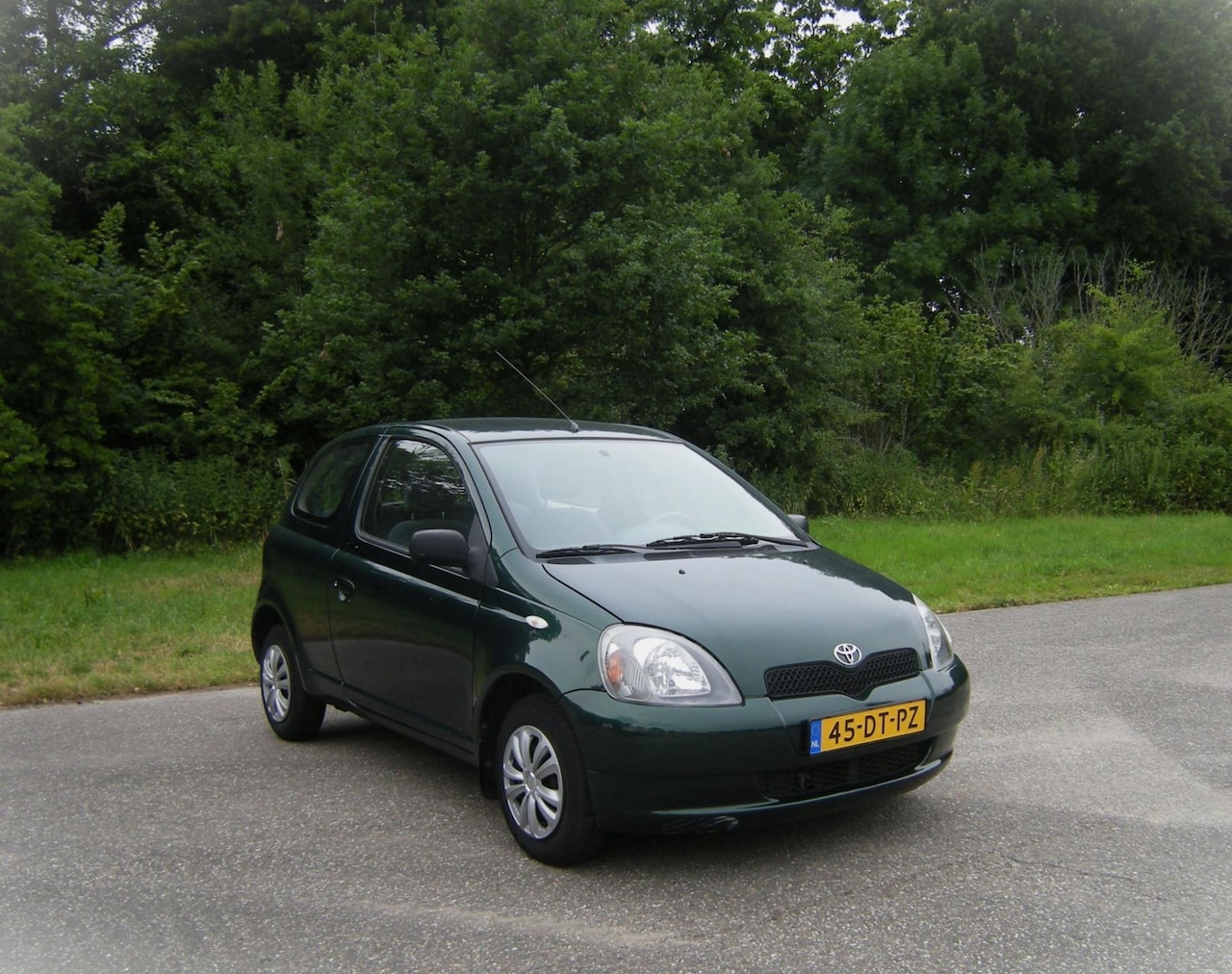Toyota Yaris - 1.3-16V VVT-i Sol . AUTOMAAT . Airco . enz - AutoWereld.nl