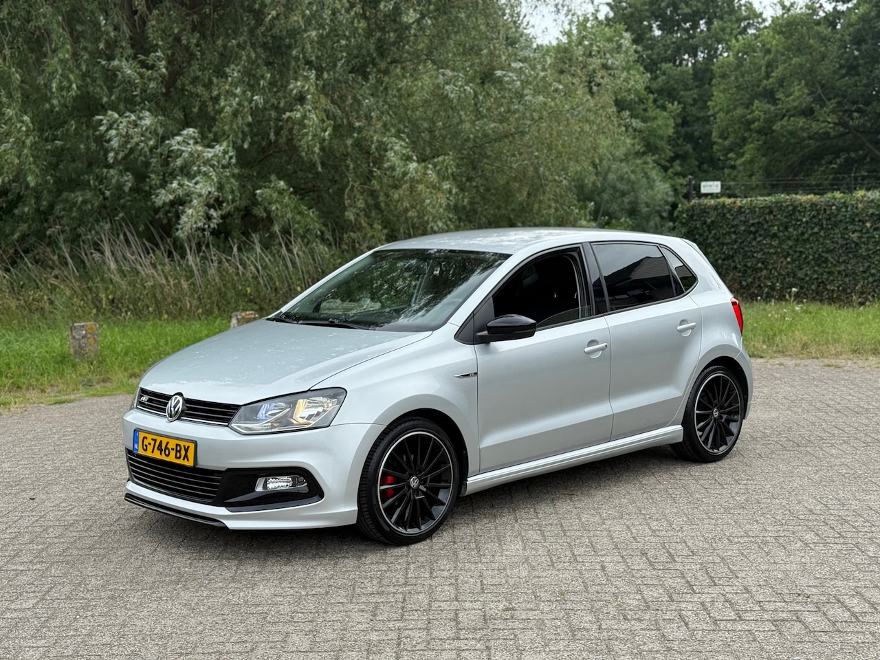 Volkswagen Polo - 1.0 R-LINE AIRCO I CARPLAY I DIKKE AUTO I WEINIG KM - AutoWereld.nl