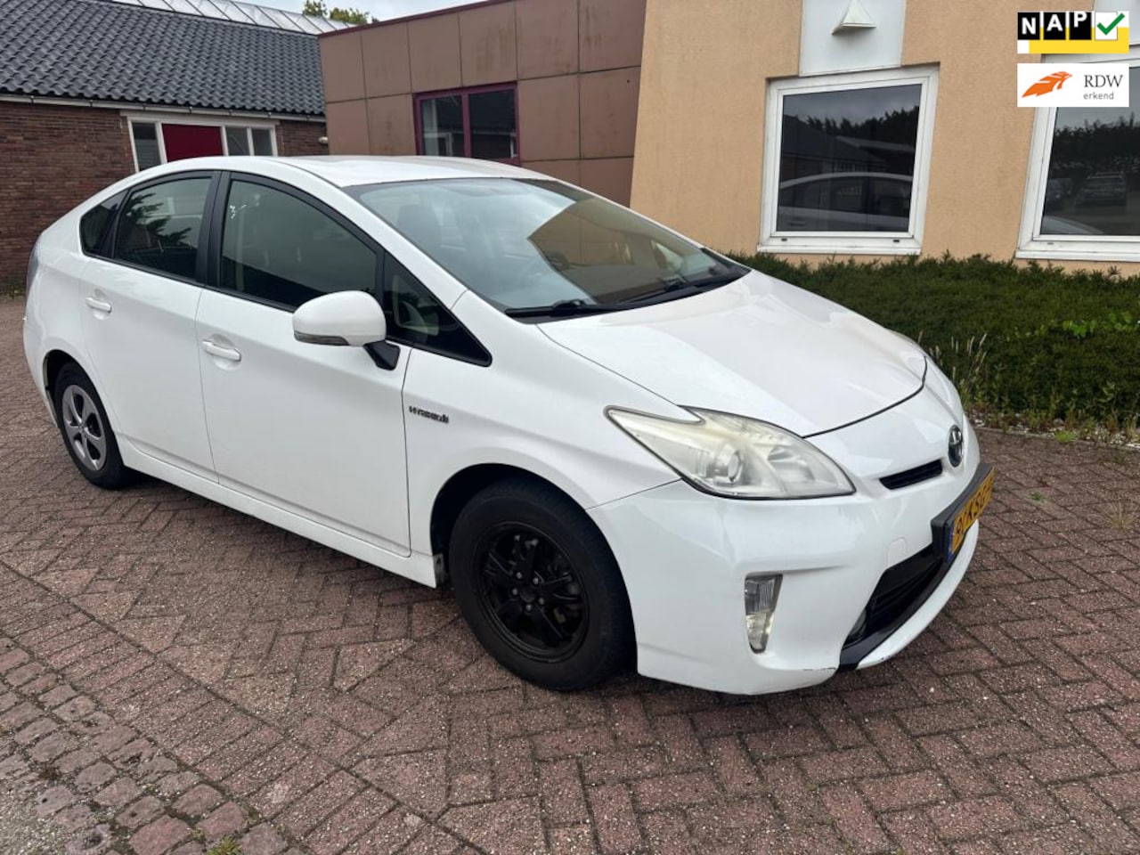 Toyota Prius - 1.8 Comfort NAVI CAMERA RIJD GOED/HYBRIDE PROBLEEM - AutoWereld.nl