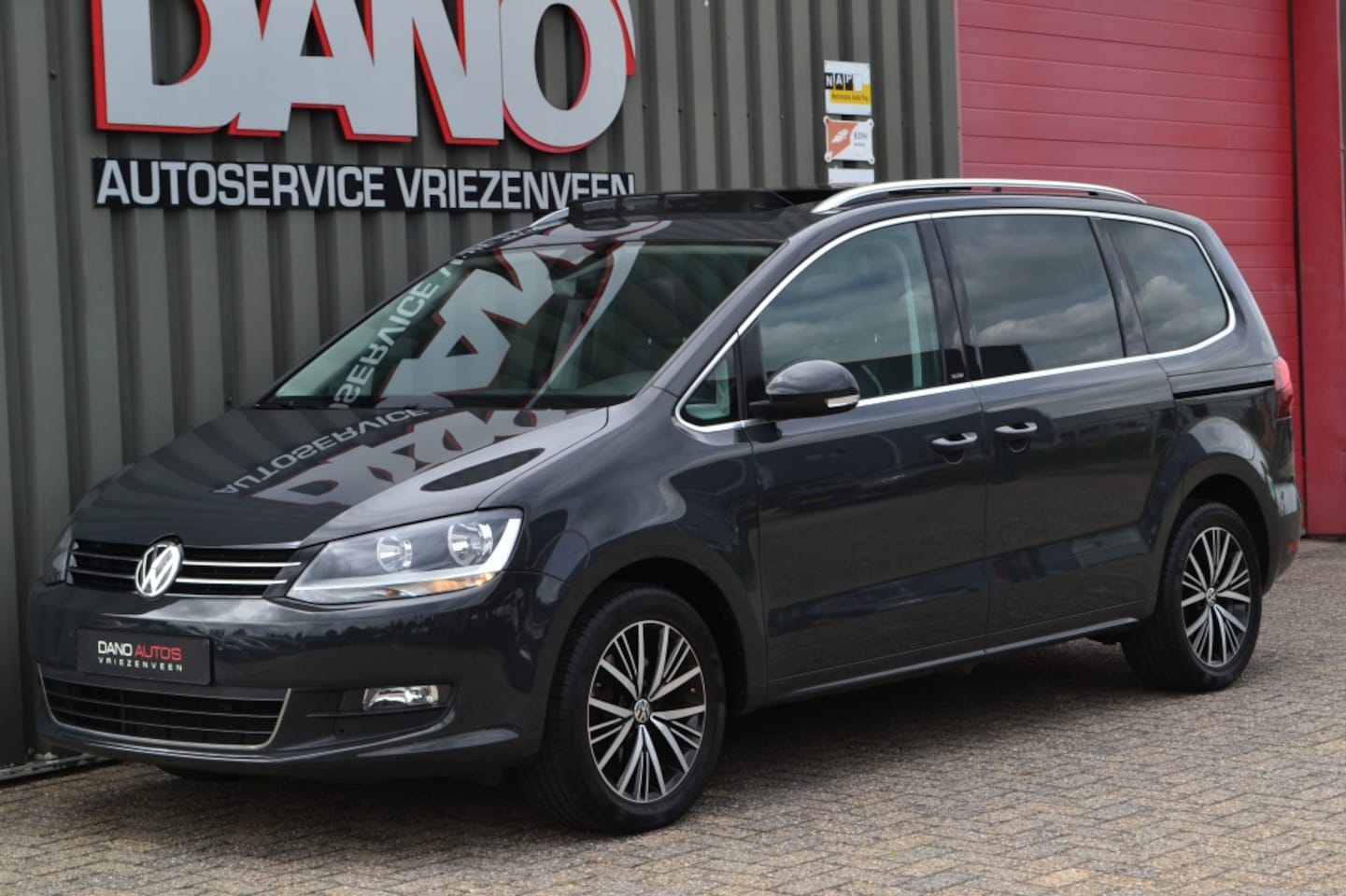 Volkswagen Sharan - 1.4 TSI 150PK Allstar 7-persoon Navi/Camera/ACC - AutoWereld.nl
