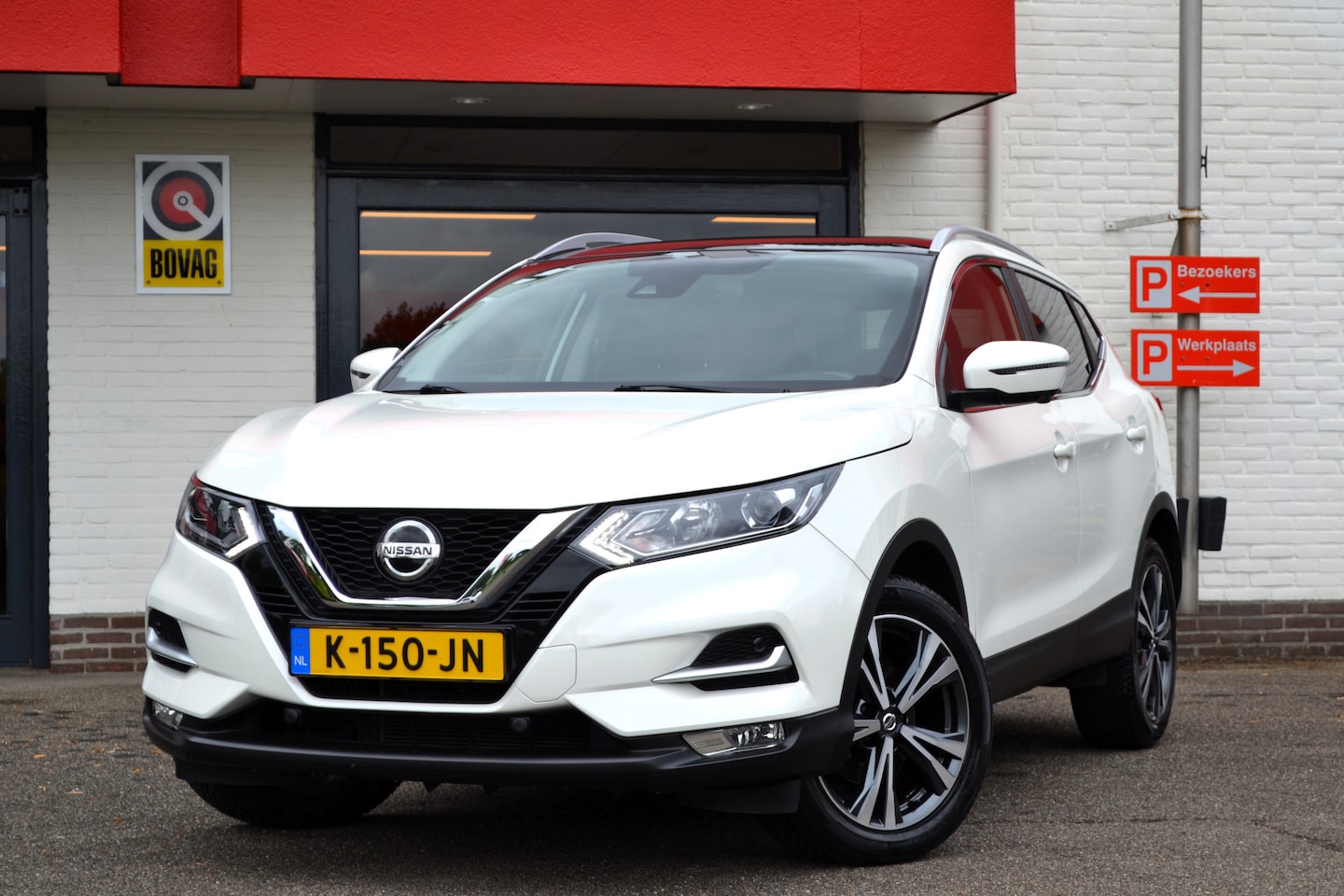Nissan Qashqai - 1.2 i Navi, Camera, Panodak, Dakrail, trekhaak, etc - AutoWereld.nl