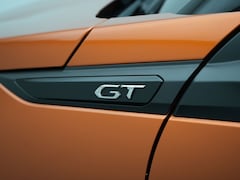 Peugeot 2008 - 1.2 PureTech GT Pack | Achterbank in delen neerklapbaar | Achteruitrijcamera | Afwijkende