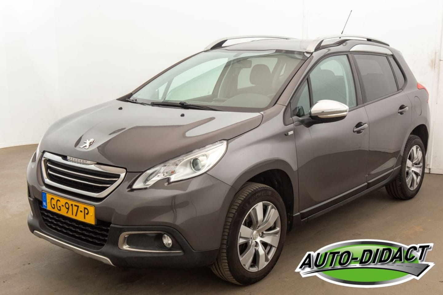 Peugeot 2008 - 1.2 PureTech Style 1.2 PureTech Style - AutoWereld.nl