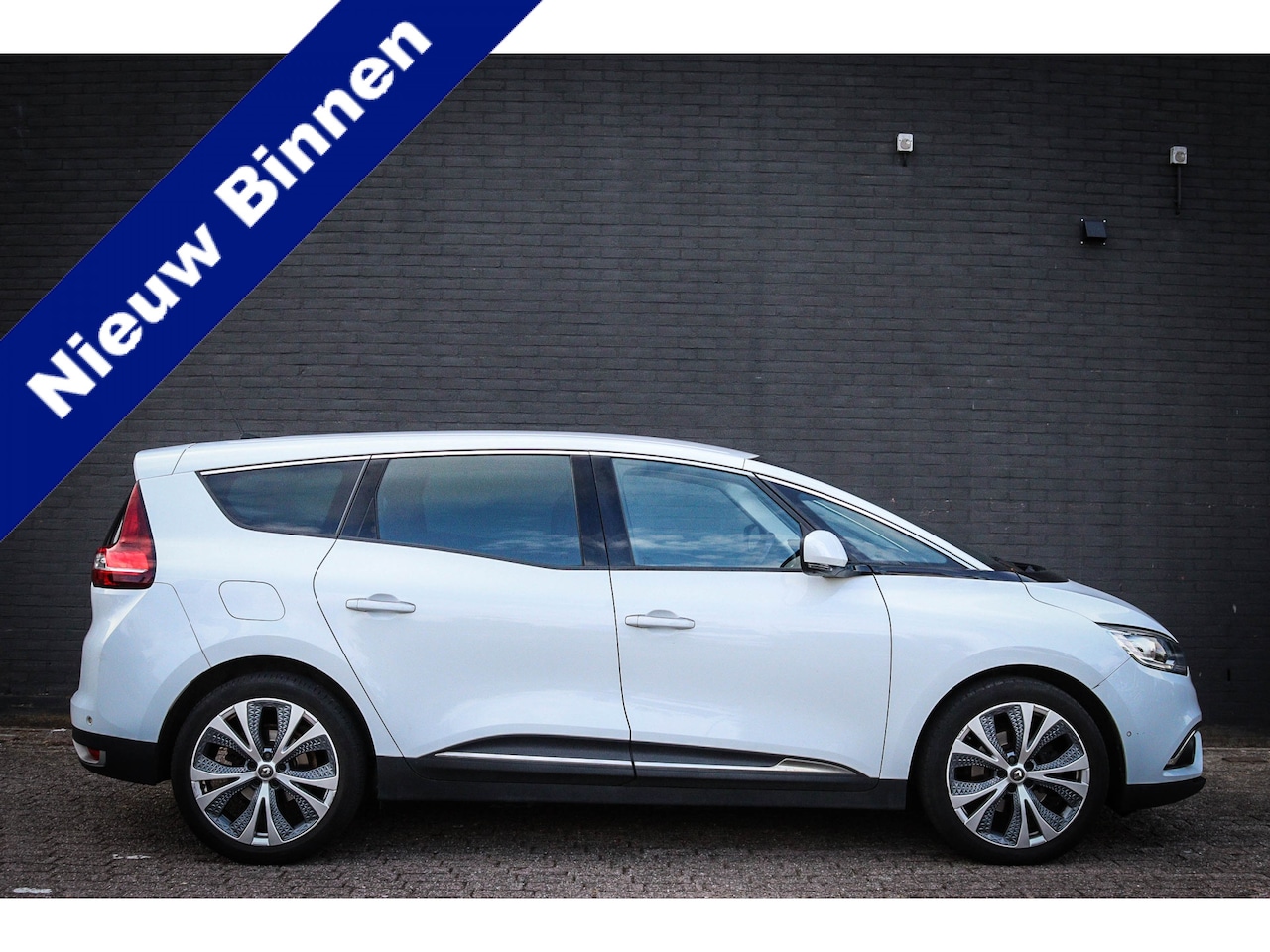 Renault Grand Scénic - 1.3 TCe Intens 7p. Nieuw binnen; Wordt nog showroomklaar gemaakt - AutoWereld.nl
