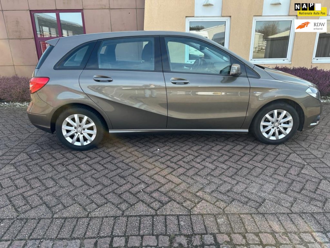 Mercedes-Benz B-klasse - 180 Ambition NAVI APK SCHADEVRIJ RIJD SUPER - AutoWereld.nl