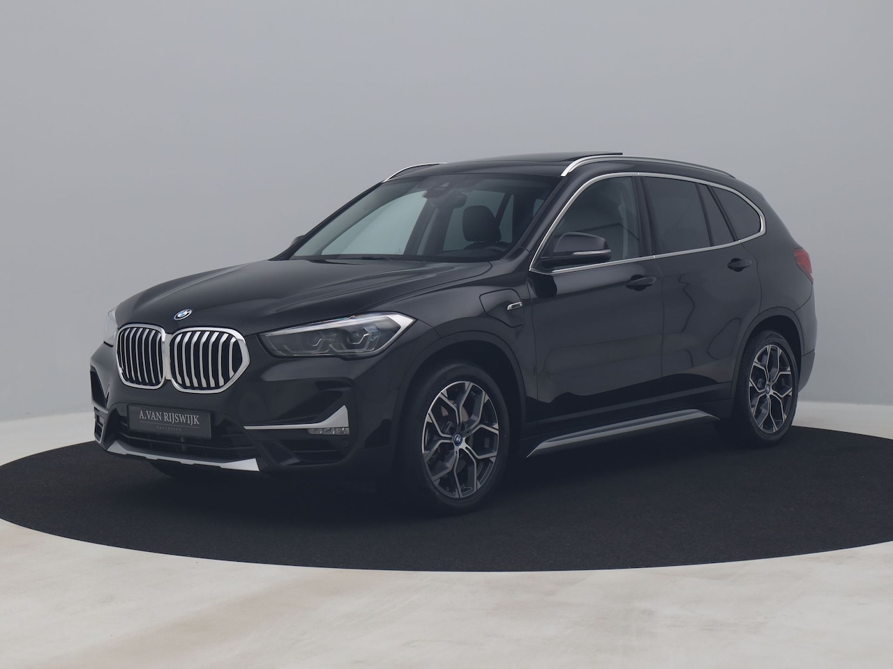 BMW X1 - xDrive25e | PANO | CAMERA | STOELVERWARMING - AutoWereld.nl