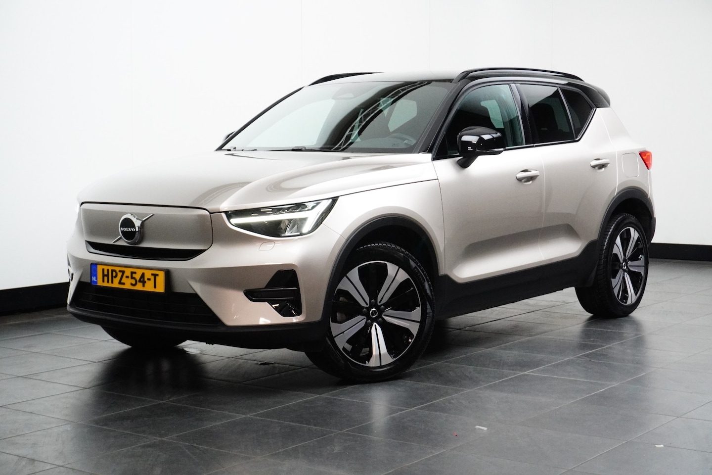 Volvo XC40 - Recharge Core 70 kWh | Climate Pack: Warmtepomp - AutoWereld.nl