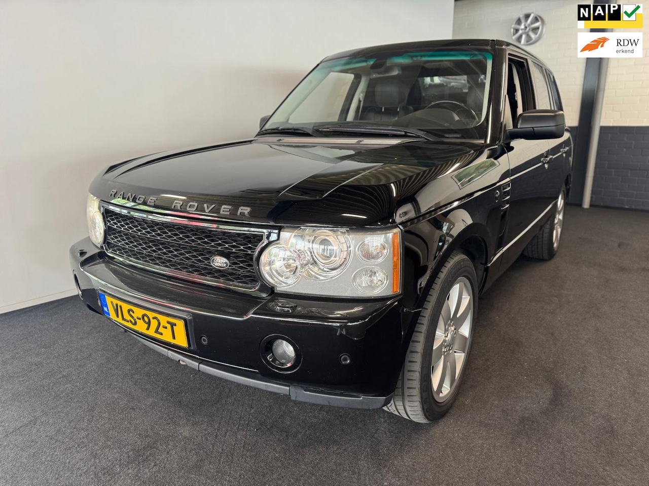 Land Rover Range Rover - 3,6 D AUT. Land Rover RANGE ROVER, 3,6 D AUT / Grijs Kent / Dealer onder / Mooie Youngtime - AutoWereld.nl