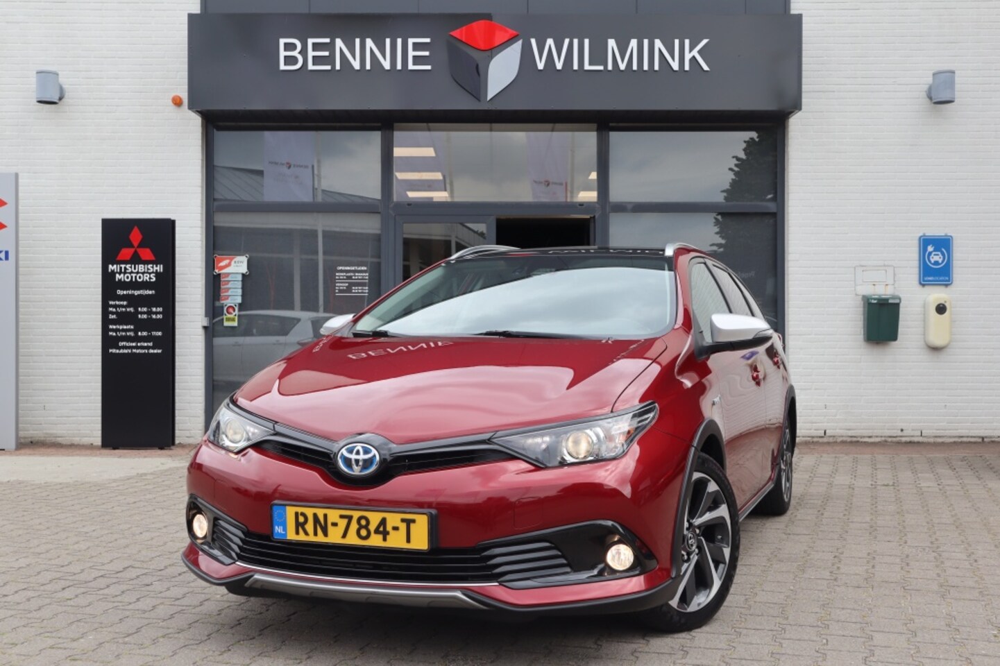 Toyota Auris Touring Sports - 1.8 Hybrid Freestyle Navi/Camera/Trekhaak/PanoDak - AutoWereld.nl