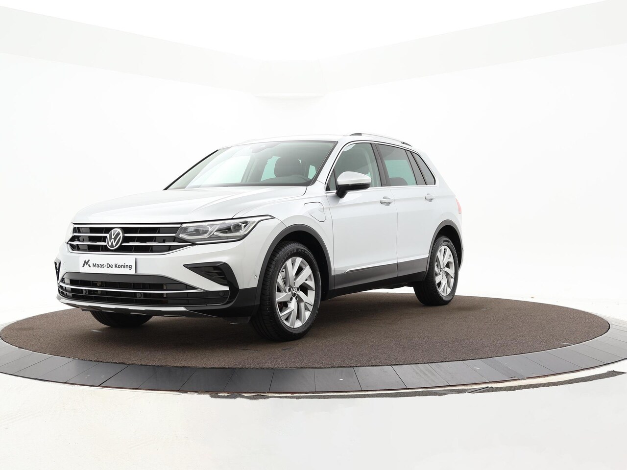 Volkswagen Tiguan - 1.4 Tsi 245pk DSG eHybrid Elegance · Panoramadak · Camera · Keyless · Apple/Android Car Pl - AutoWereld.nl